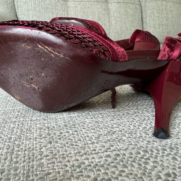Gucci sequin, velvet and silk heeled sandals. Size 6 1/2. - Picture 8 of 11